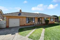 122 The Fairway, Kingsbury