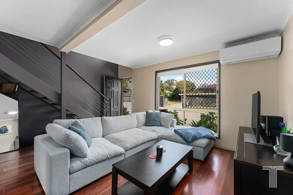 Holland Park West 2ਬੈੱਡਰੂਮ Contemporary Comfort Meets Effortless Living