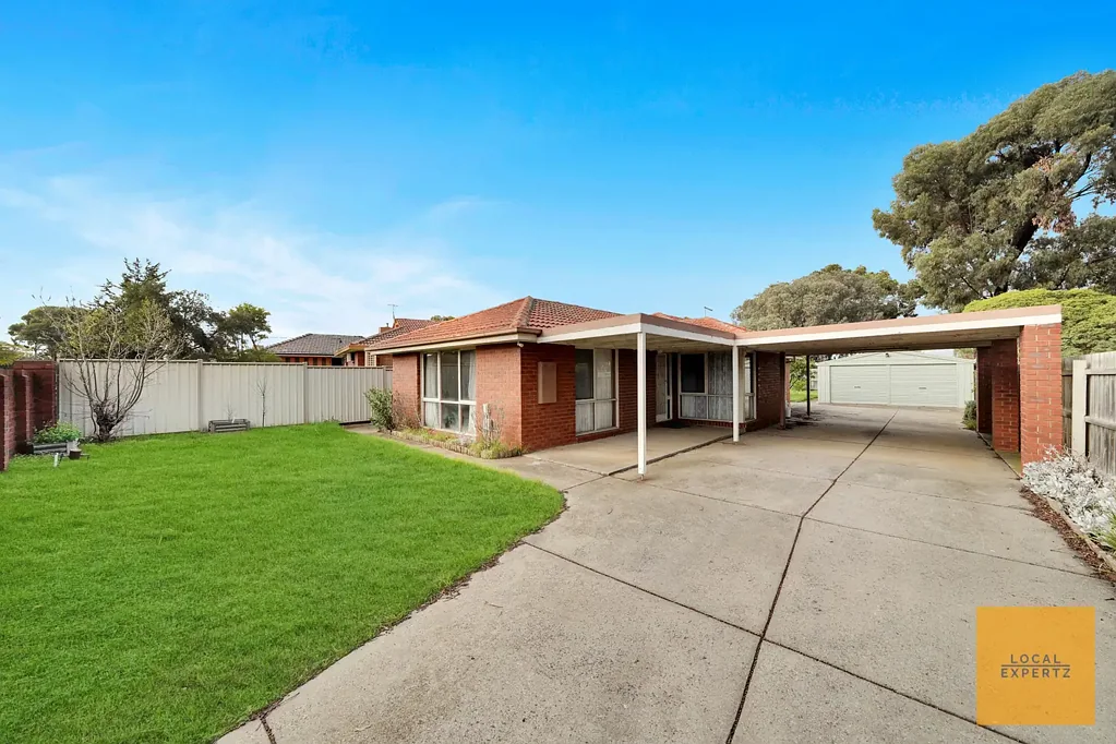 Spacious 3-Bedroom Family Home in Convenient Melton Location!!