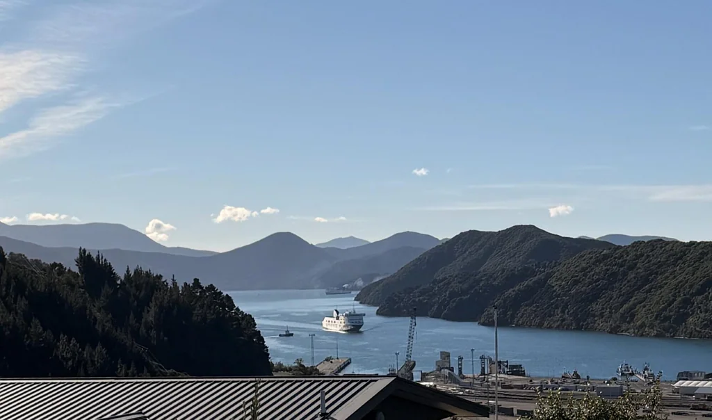 Picton 4બેડરૂમ Water views in top location