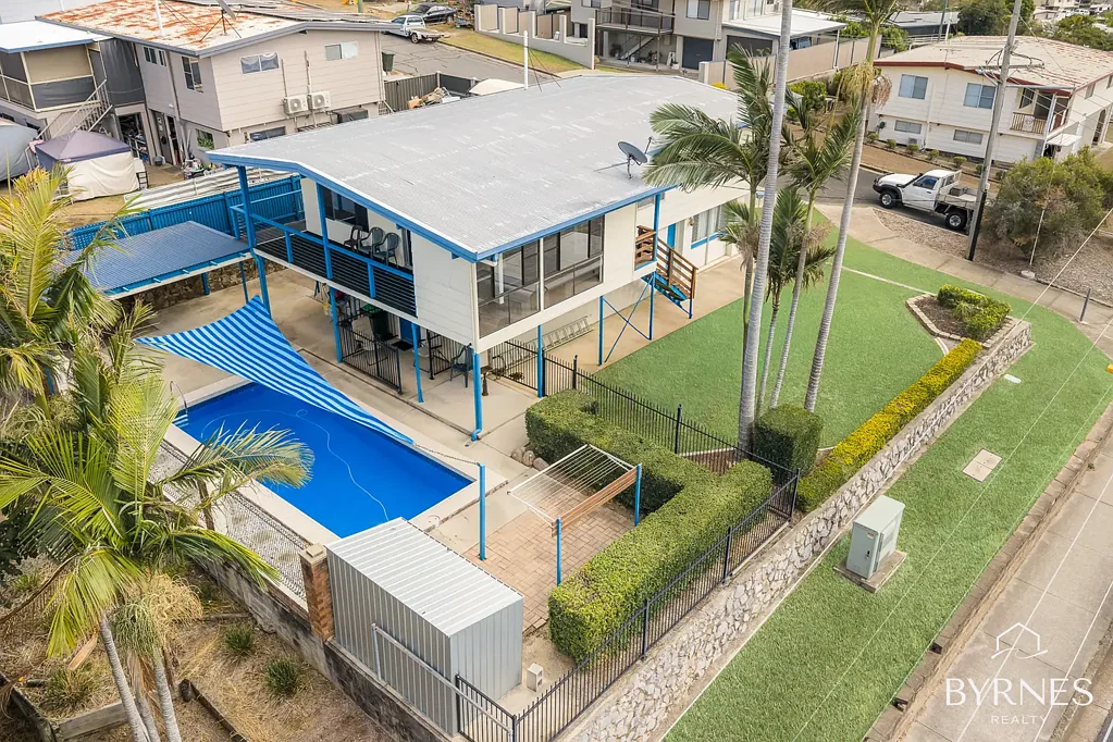 Kin Kora 3कमरा SOLID TWO-STORY HOME WITH DUAL-LIVING + POOL + VIEWS