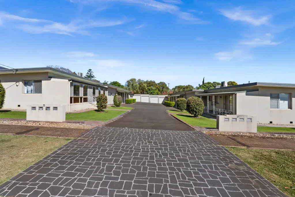 9 -11 Leichhardt Street, Centenary Heights, QLD 4350