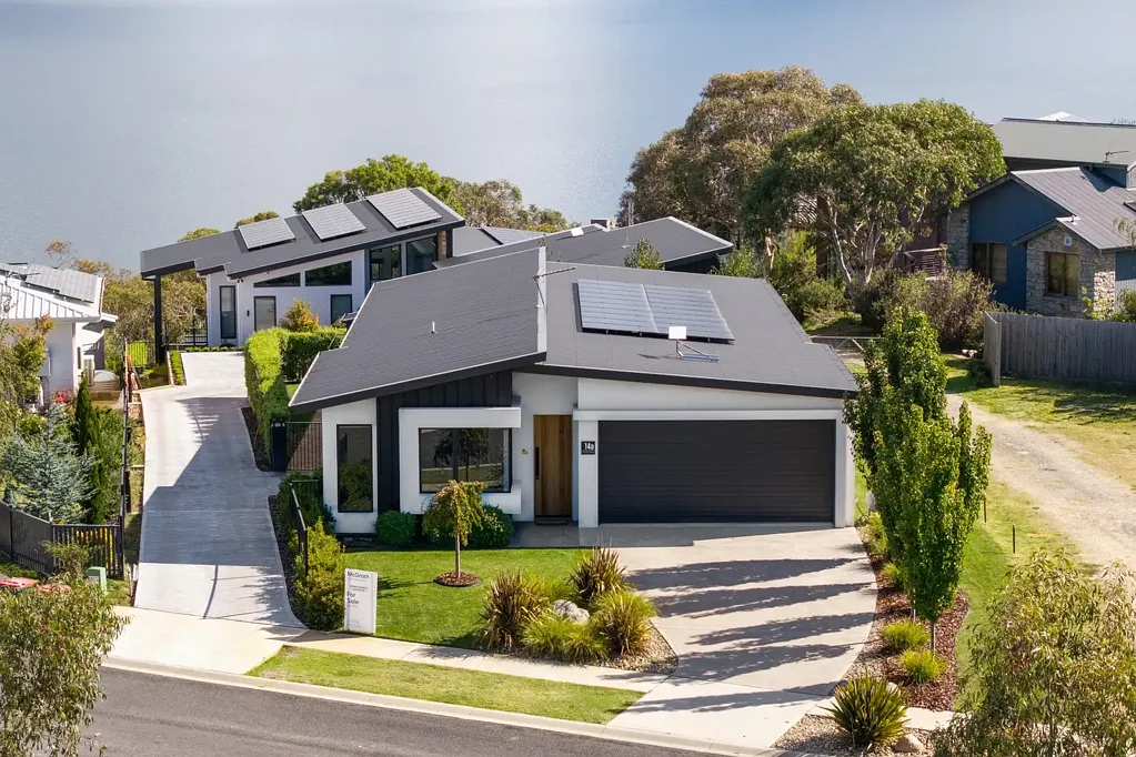 Jindabyne 4कमरा Stunning modern family home in sought after prime location