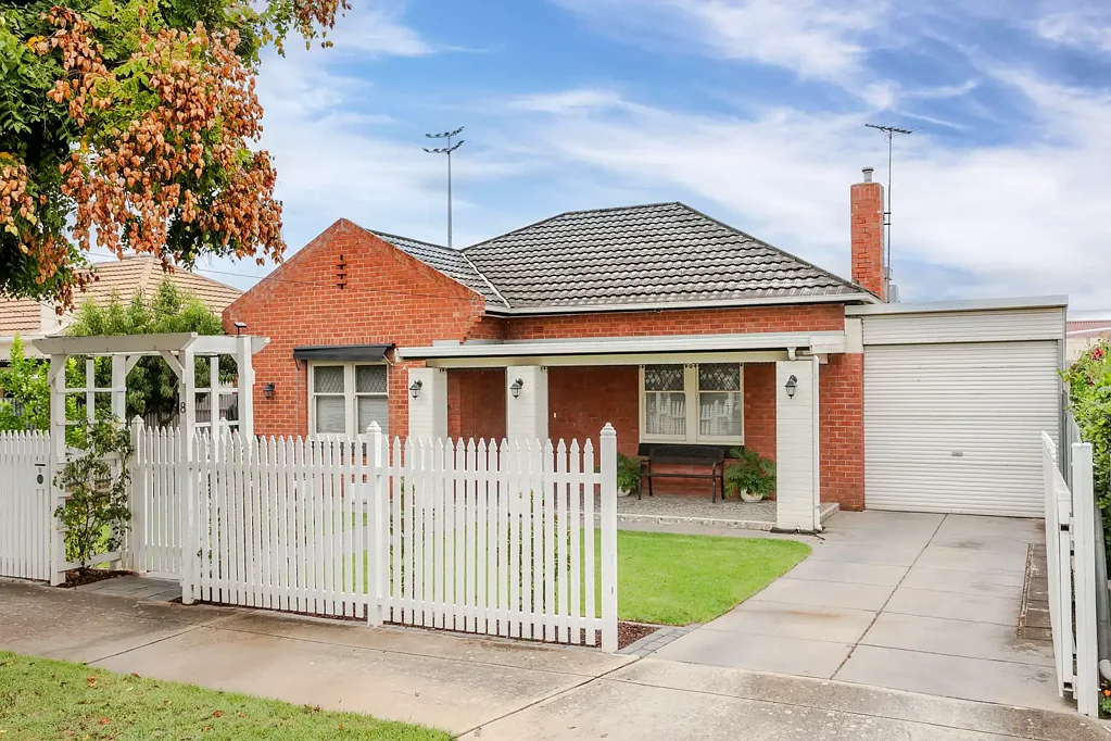 8 Fairweather Avenue, Woodville South, SA 5011