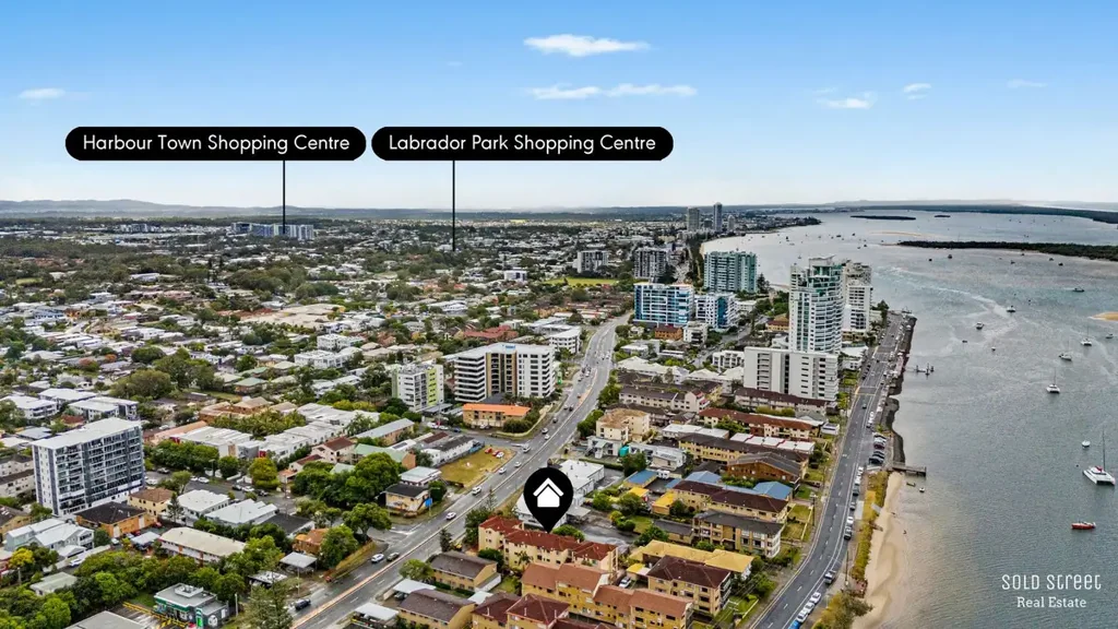 Labrador 2房  Coastal Living in a Prime Position – Walking distance to cafes, restaurants and Marine Parade