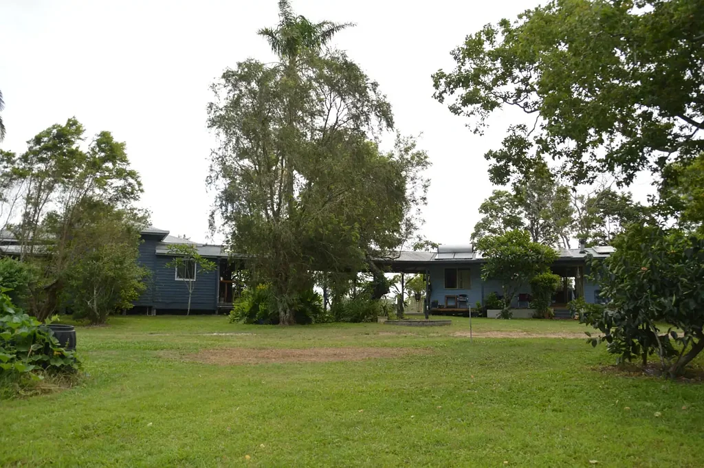Woodburn 7chambre Rare Find! Dual Occupancy on Acreage.