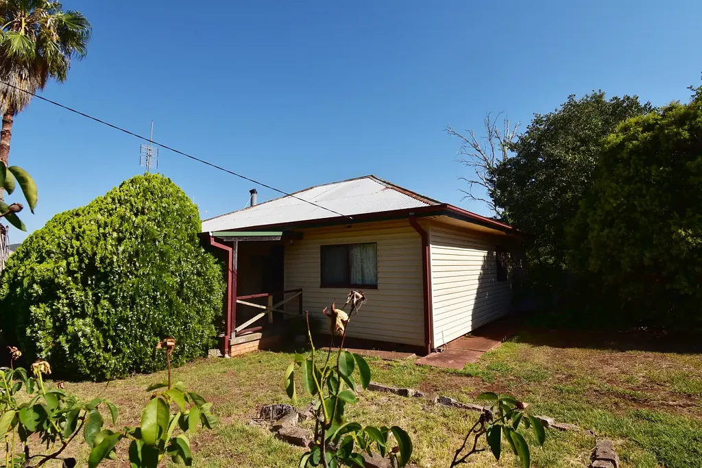 16 Dibbs Street, Wellington, NSW 2820