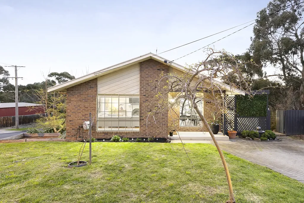 Attwood 3 Bedroom A Rare Garden Sanctuary with Parkland on Two Sides