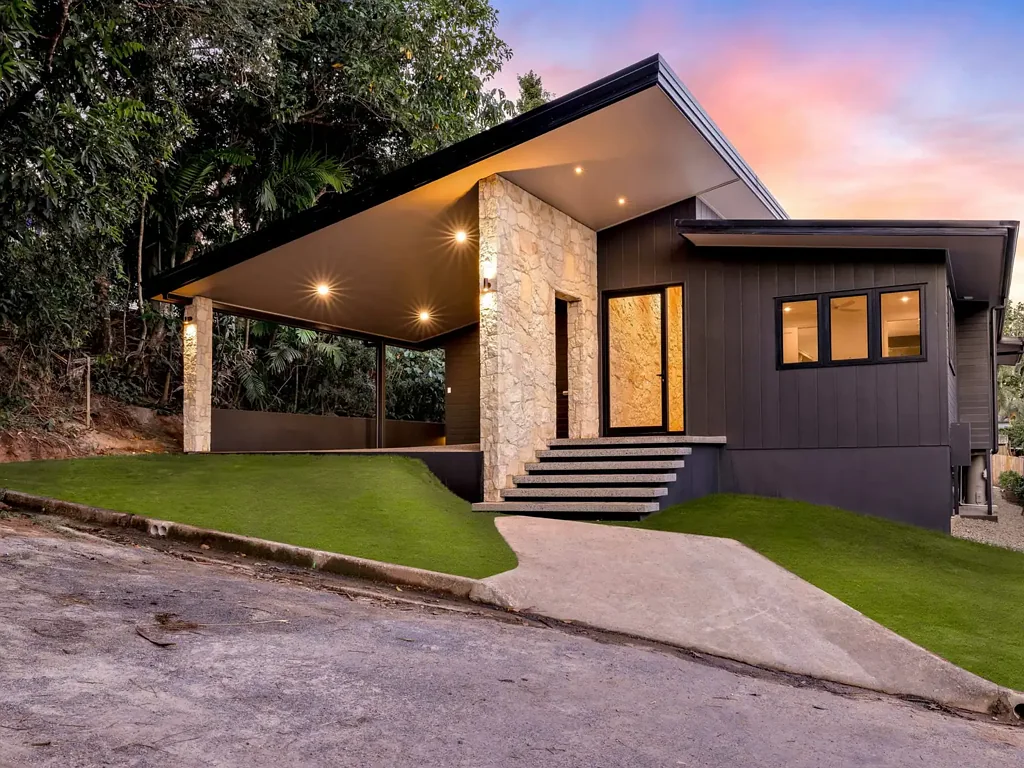 GREAT HOME IN EDGE HILL!!