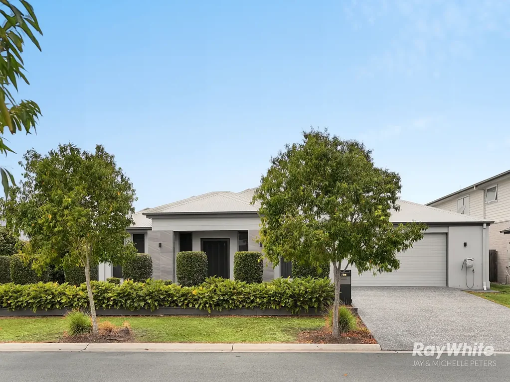Newport 4ਬੈੱਡਰੂਮ Grand Lowset on 578m2 with Caravan or Boat Space - Wont Last Long!