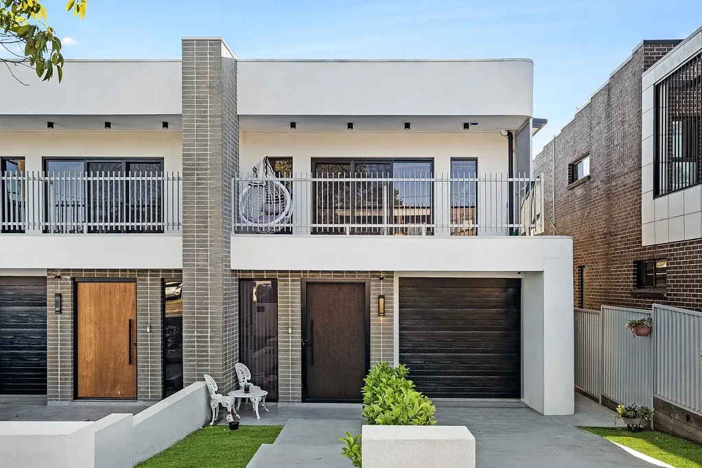 Bankstown 5Kwarto Near New, Luxury Duplex with Gorgeous Finishes