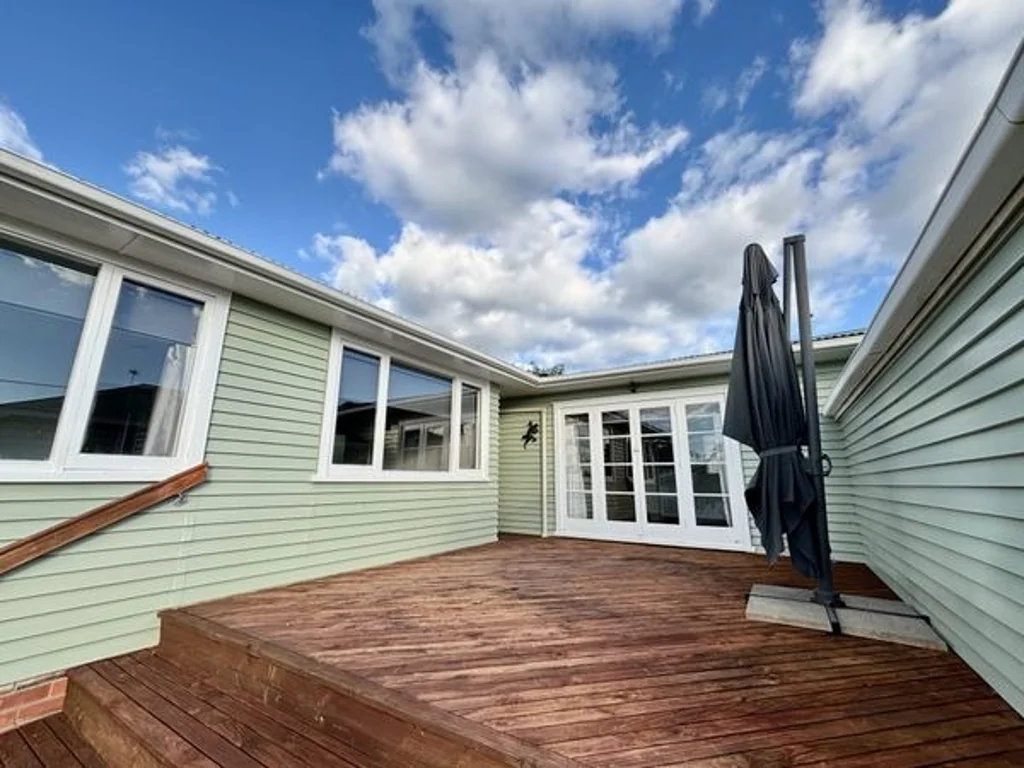 Blockhouse Bay, 3 berooms, internal garage