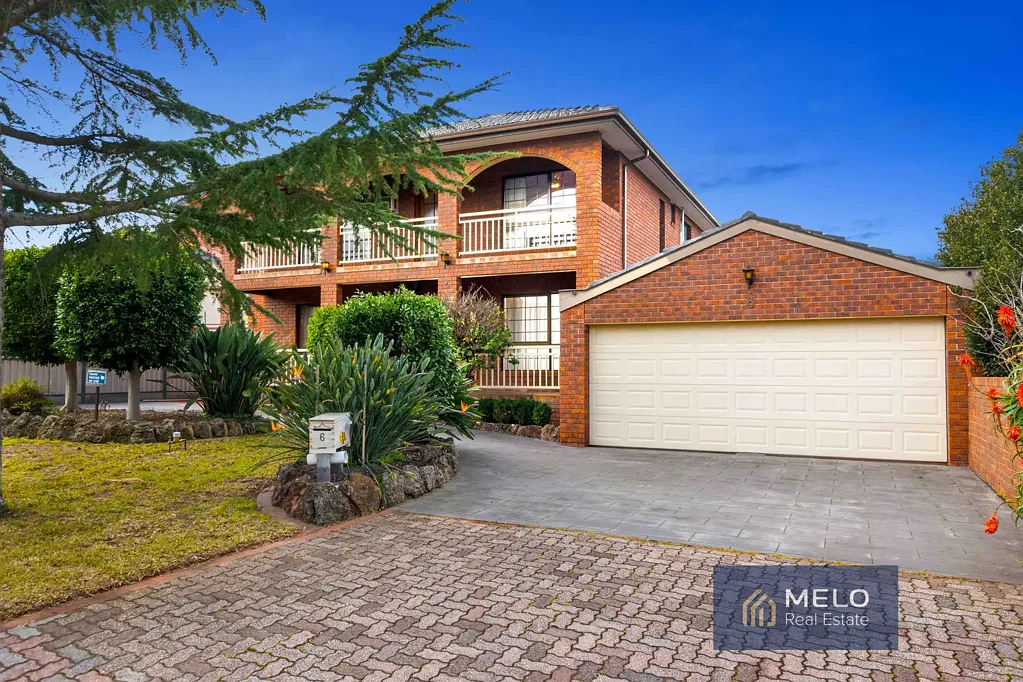 Stunning Family Home with Spectacular Views!