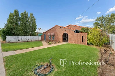 Red Cliffs 3 Bedroom Solid as a Rock!