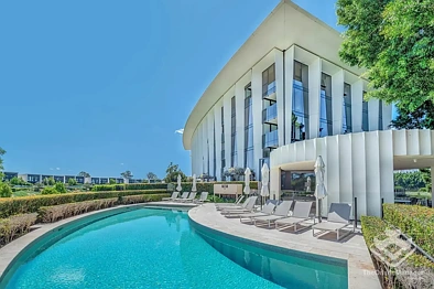 Benowa 2房  Sunset Elegance Meets Resort Luxury at Marina Residences