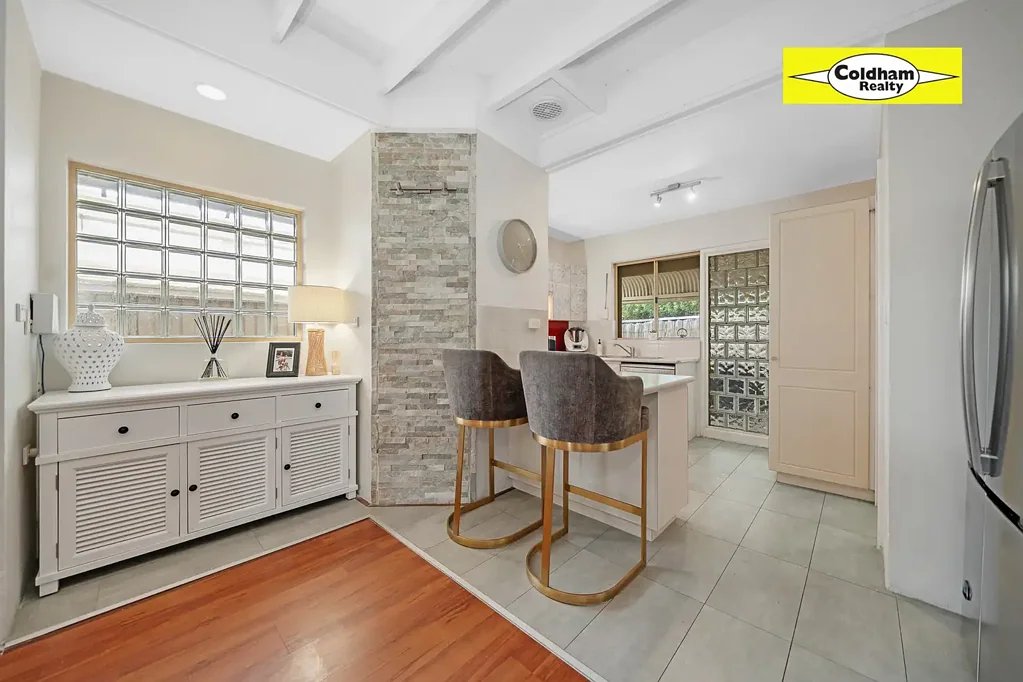 South Perth 4कमरा Great City Base ! Walk to Wesley. Four Bedrooms Two Bathrooms. Great Location. Stroll to the foreshore.