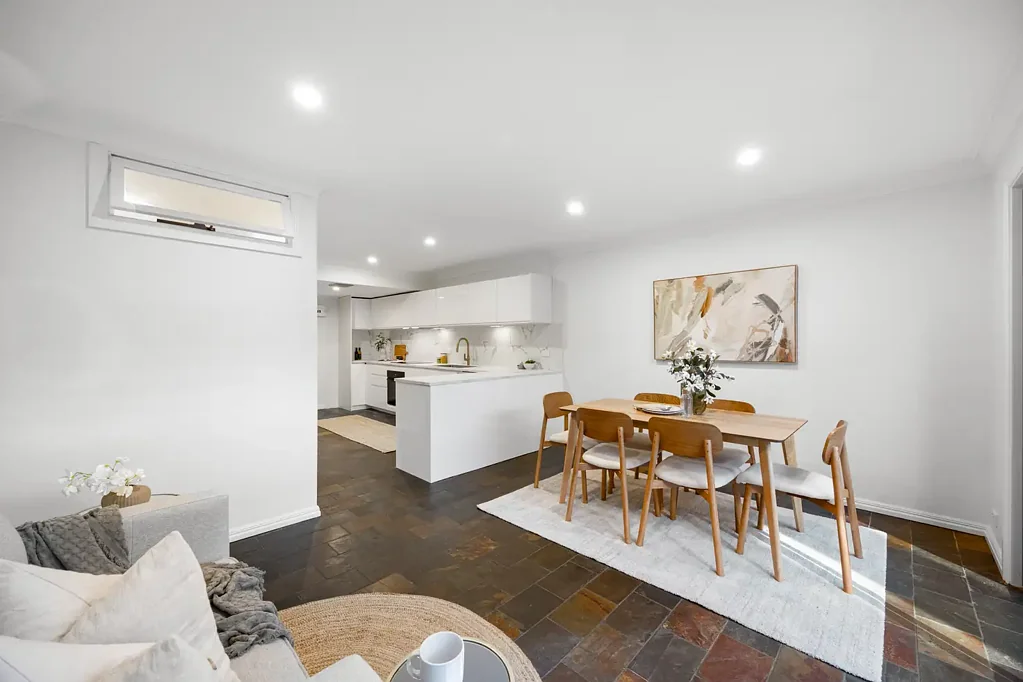 Adelaide 3房  Large Torrens Title Townhouse - Fully Renovated !