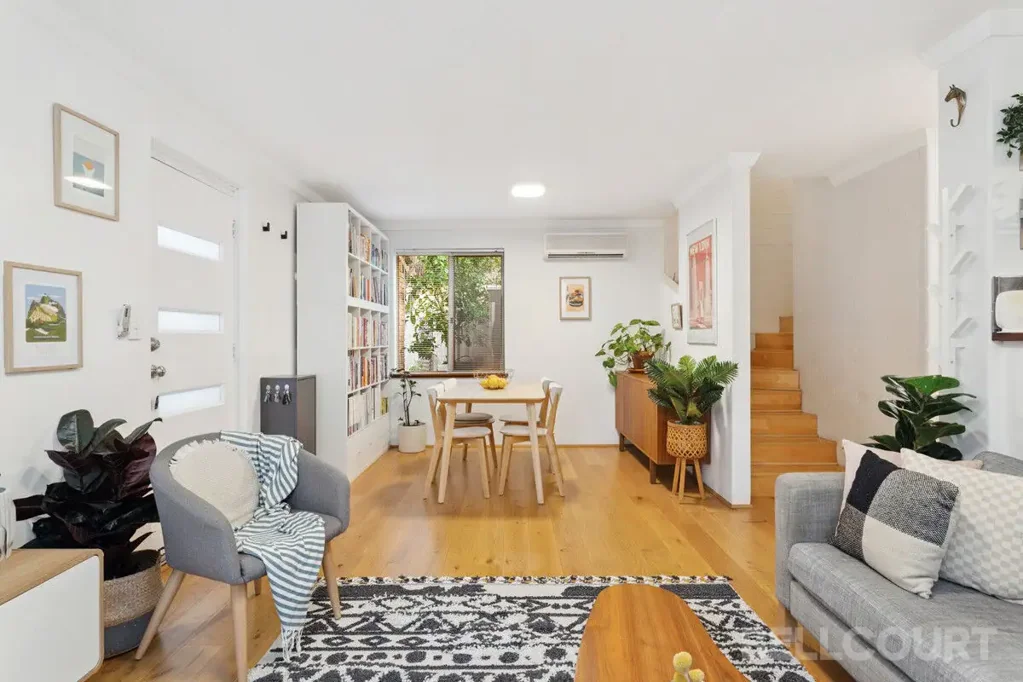 Maylands 2 Bedroom A Calm and Welcoming Townhouse on the Peninsula.