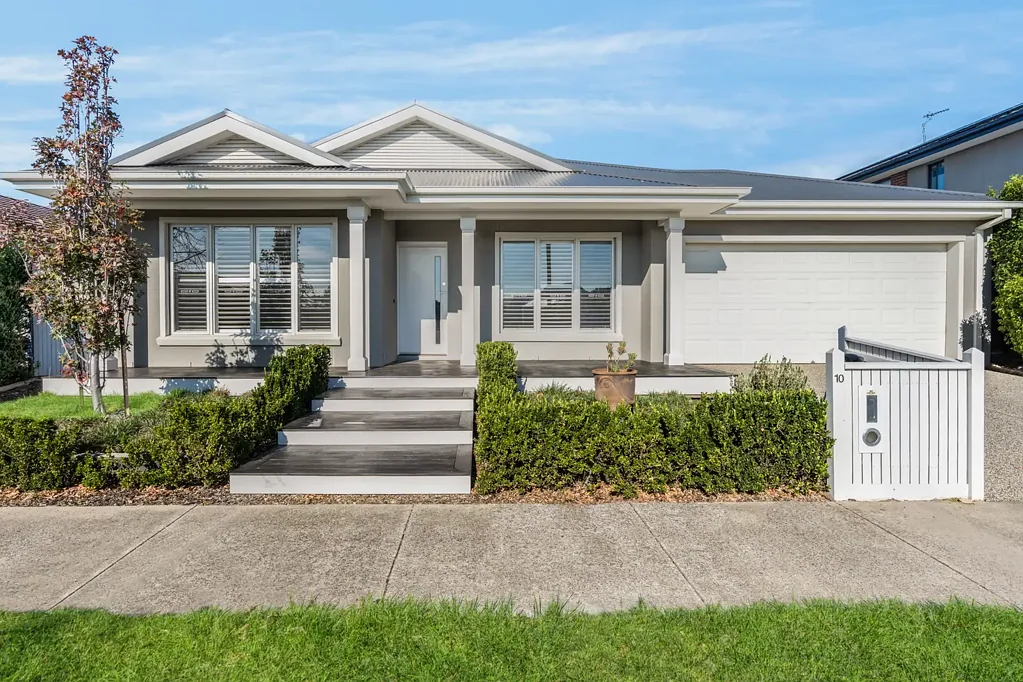 Armstrong Creek 4房  Modern Family Living in a Prime Armstrong Creek Location
