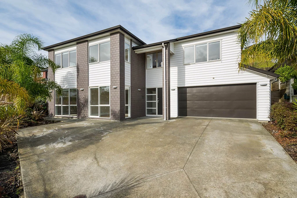 Spacious 6 Bedrooms House in Silverdale