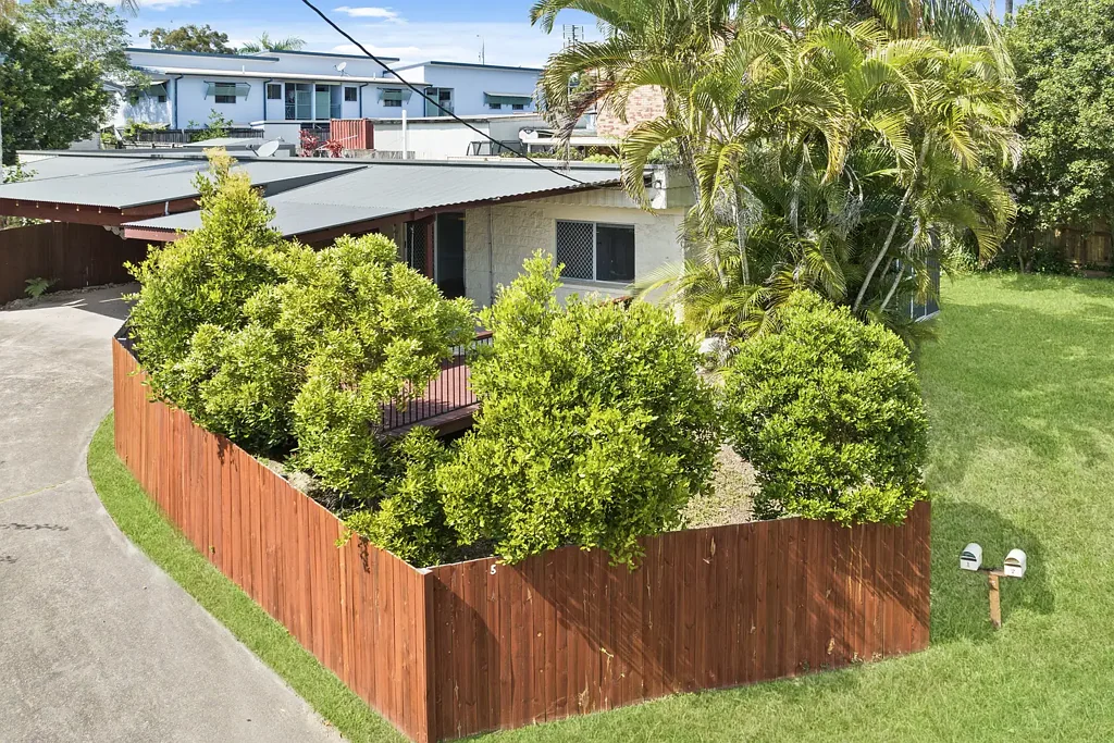 Single Level Duplex in Quiet Cul-De-Sac!