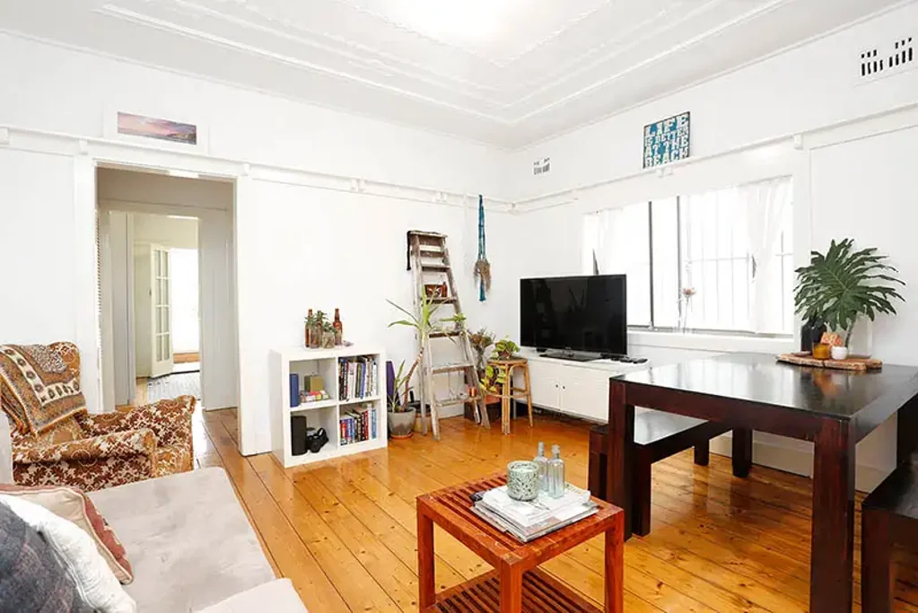 Oversized 1 bedroom art deco with private courtyard