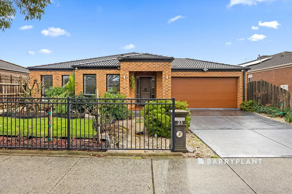 Pakenham 4房  Feature Packed Large Family Home with 4 Living Areas!
Plenty of space for everyone and close to Beaconhills College