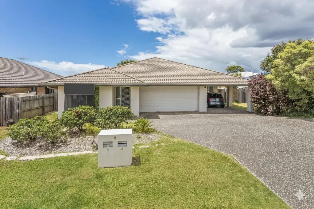 Kallangur 5Zimmer Golden Dual-Income Investment – $1,010/Week with Tenants in Place!
