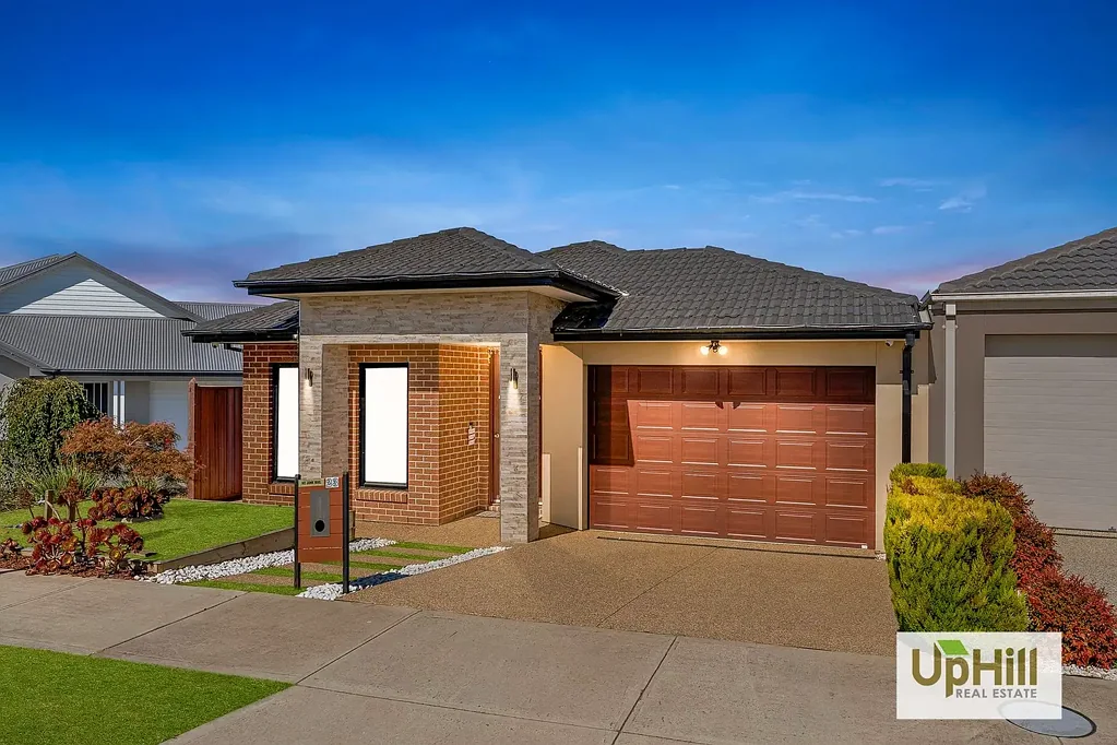 Comfort and Convenience in Clyde North!