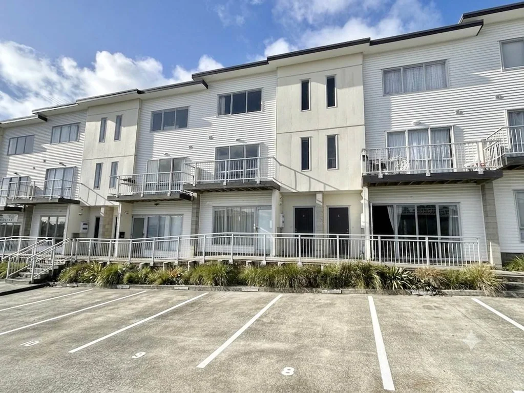 Stanmore Bay Townhouse With Flexible Living - ...