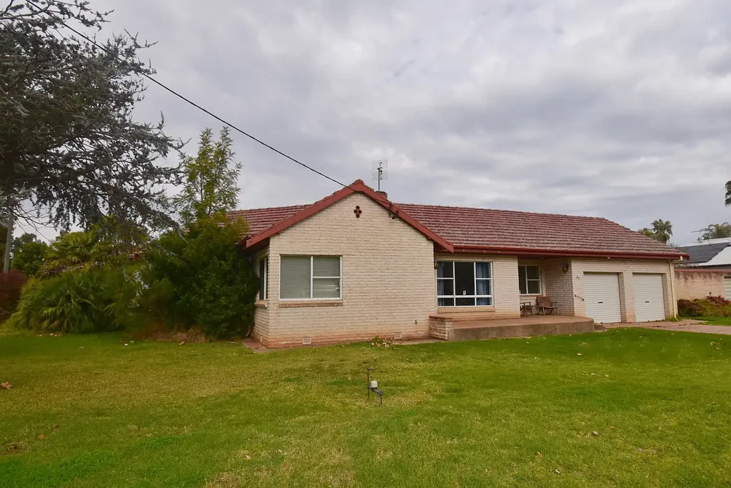 83 Gobolion Street, Wellington, NSW 2820