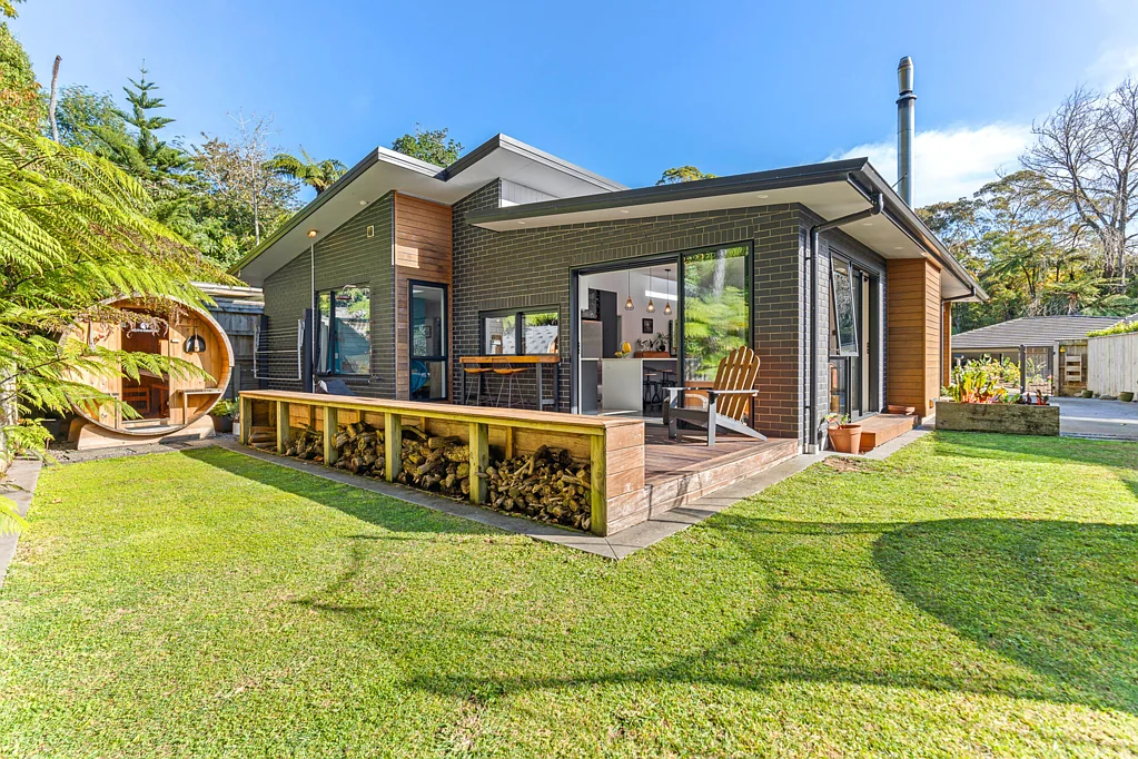 Vogeltown 4 Bedroom Modern escape on the edge of nature