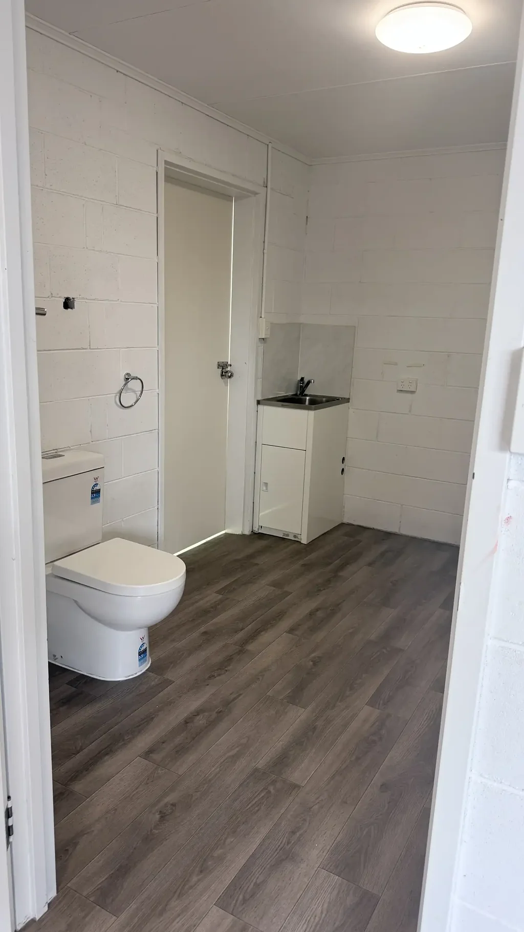 Modern Studio Granny Flat in Convenient Walkervale Location