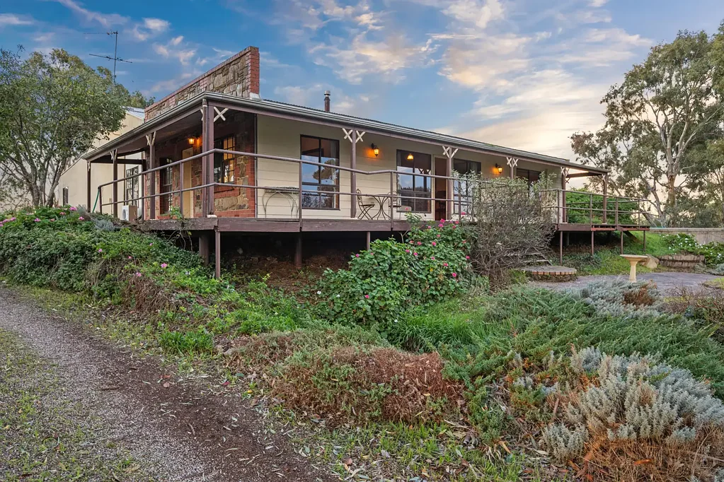 Brukunga 3침실 Private Acreage Retreat with Character, Space & Lifestyle Potential