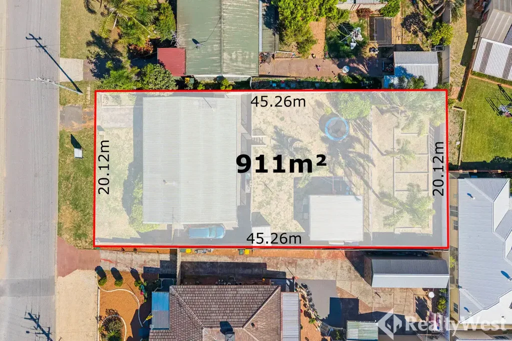 Mandurah 3 Bedroom RETAIN & BUILD POTENTIAL ON 911SQM R20 SITE