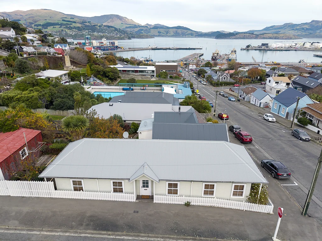 Lyttelton 3Zimmer Gorgeous home, Huge garage / workshop !