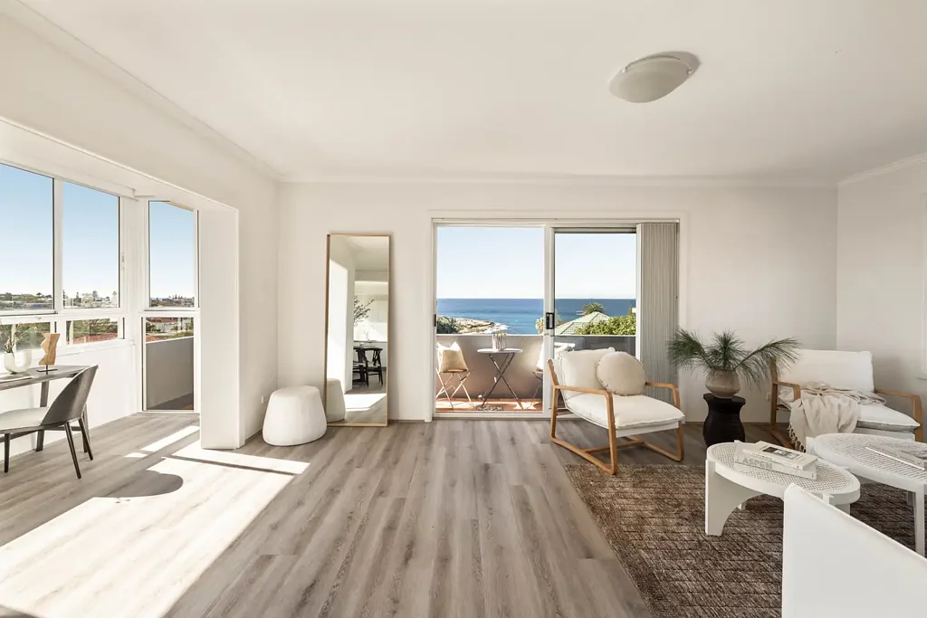 Coogee 2 Bedroom Top Floor Sunny Beachside Sanctuary With Spectacular Ocean Views