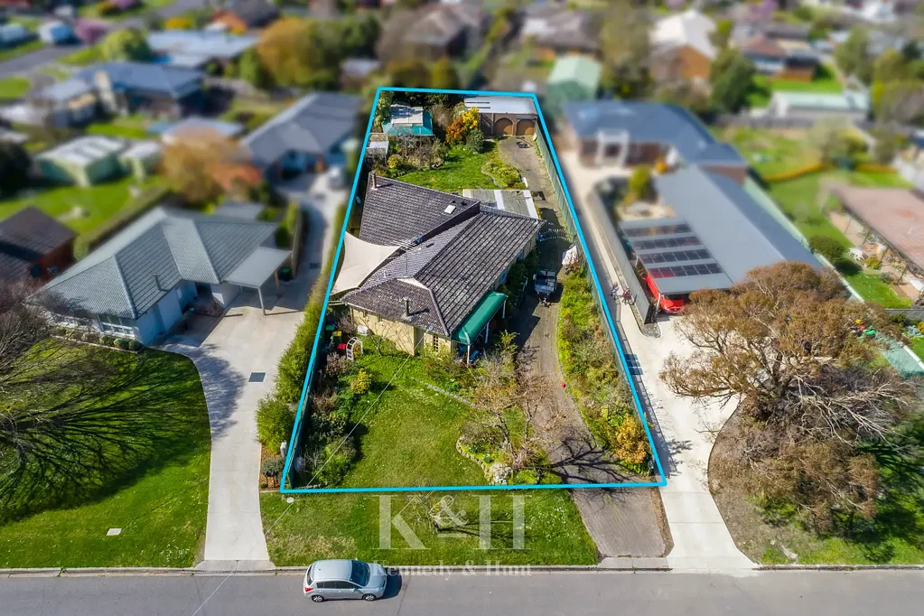 13 Worcester Road, Gisborne, VIC 3437