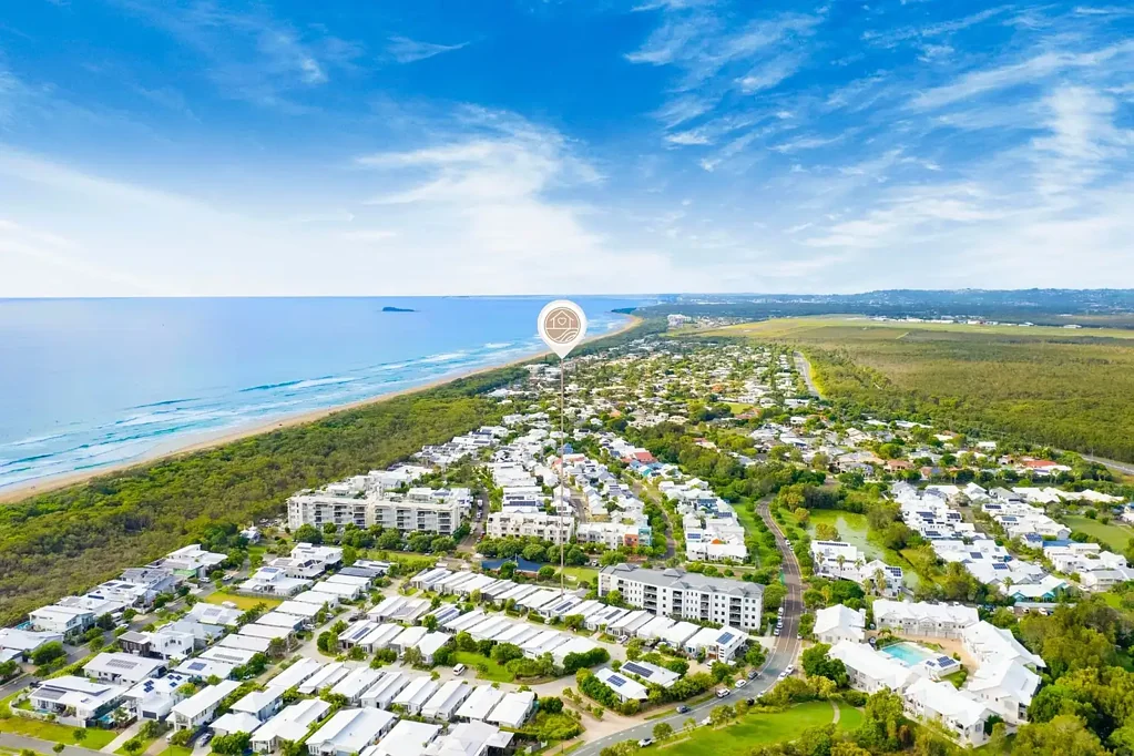 Mount Coolum 3침실 No Roads to Cross. Just Sand Between Your Toes.
