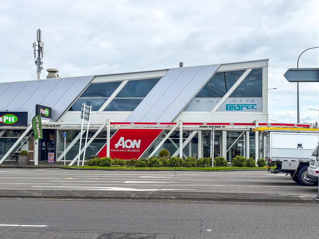 Roslyn Modern, corner site office with car parks