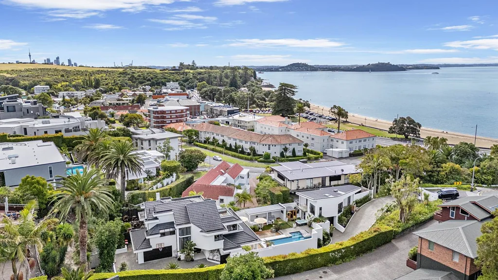Mission Bay 6房 自住&收入物业，1001㎡大地，两套房产，一次拥有，一线海景尽收眼底！ Large Luxury Family Home