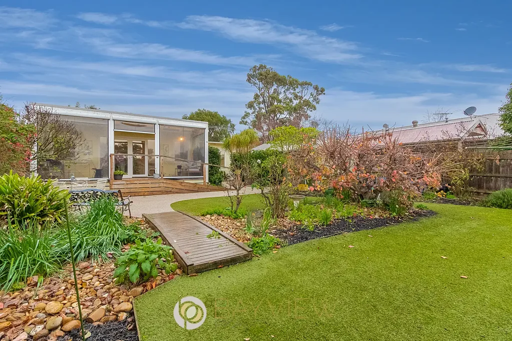 Capel Sound 3침실 Cottage Charm, Coastal Convenience & Endless Potential