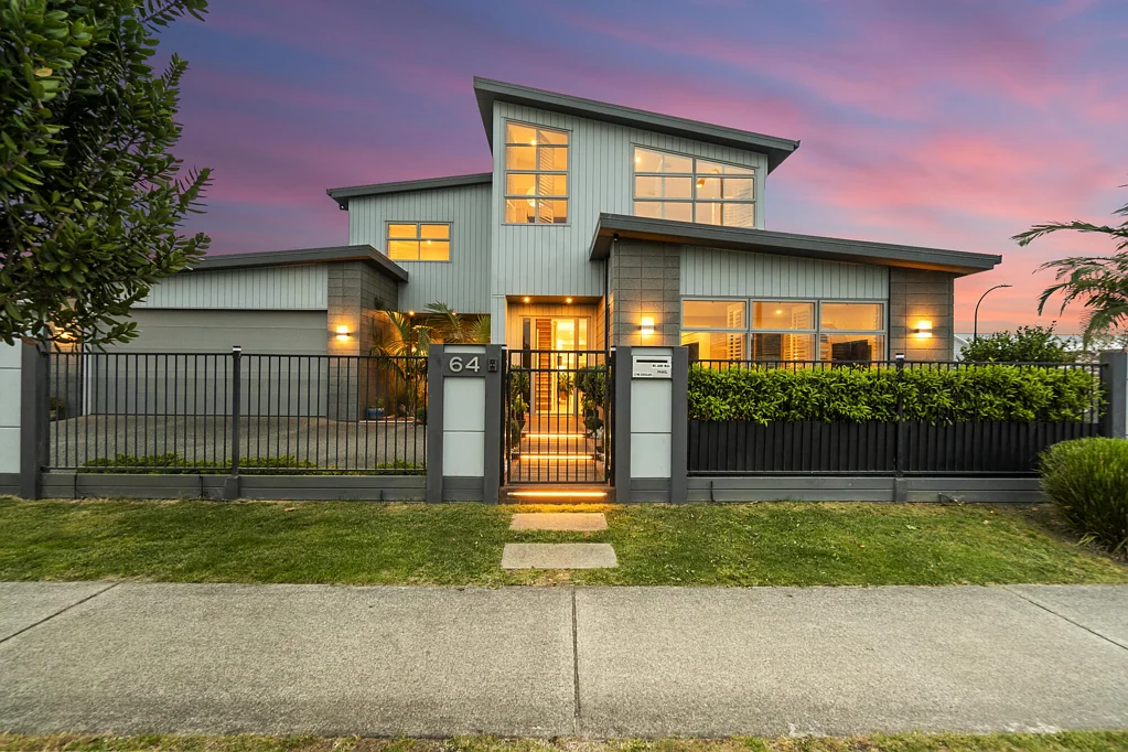 Papamoa 5房  COASTAL SCALE. SCHOOL ZONES. SERIOUSLY FOR SALE.