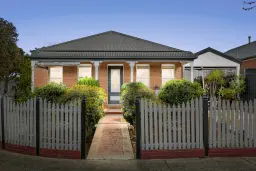 9 French Crescent, Caroline Springs