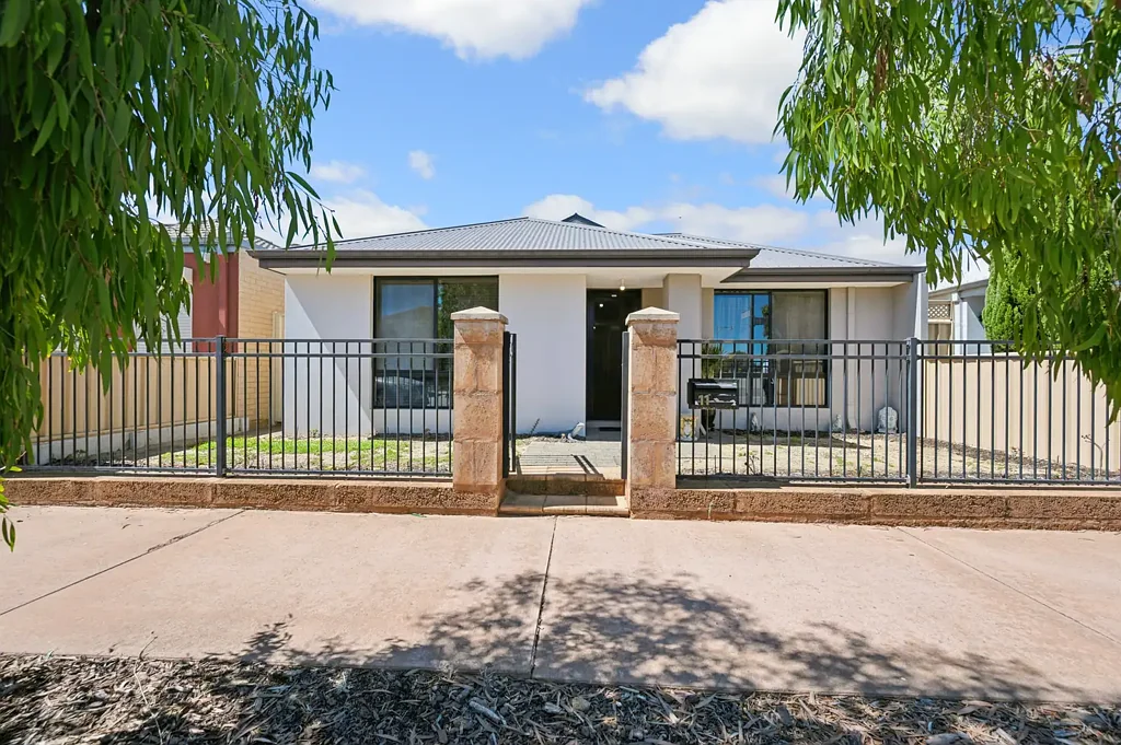 11 Piesley Street, Hammond Park, WA 6164