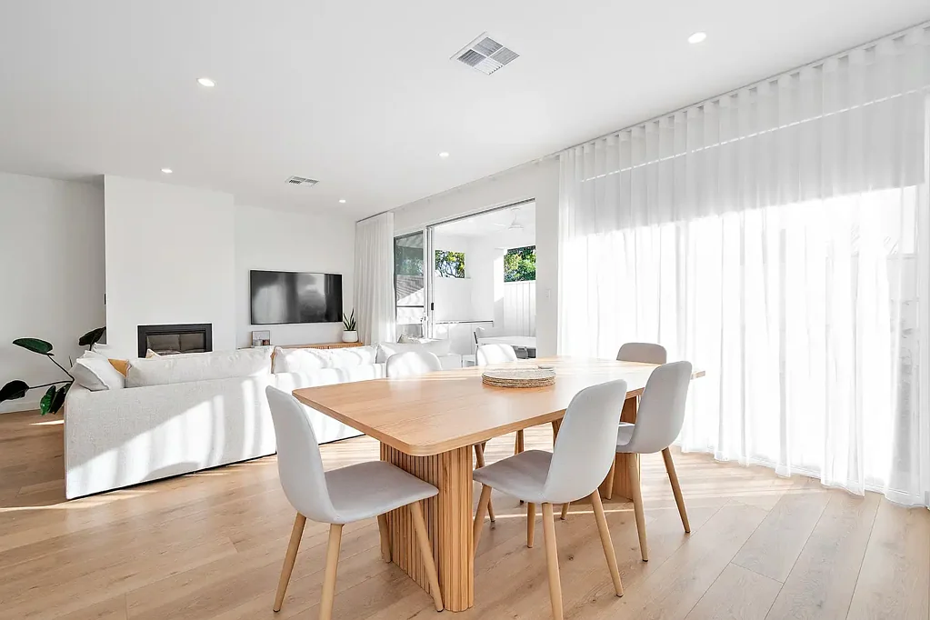 North Brighton 4कमरा Relaxed Coastal Living, Beautifully Refined