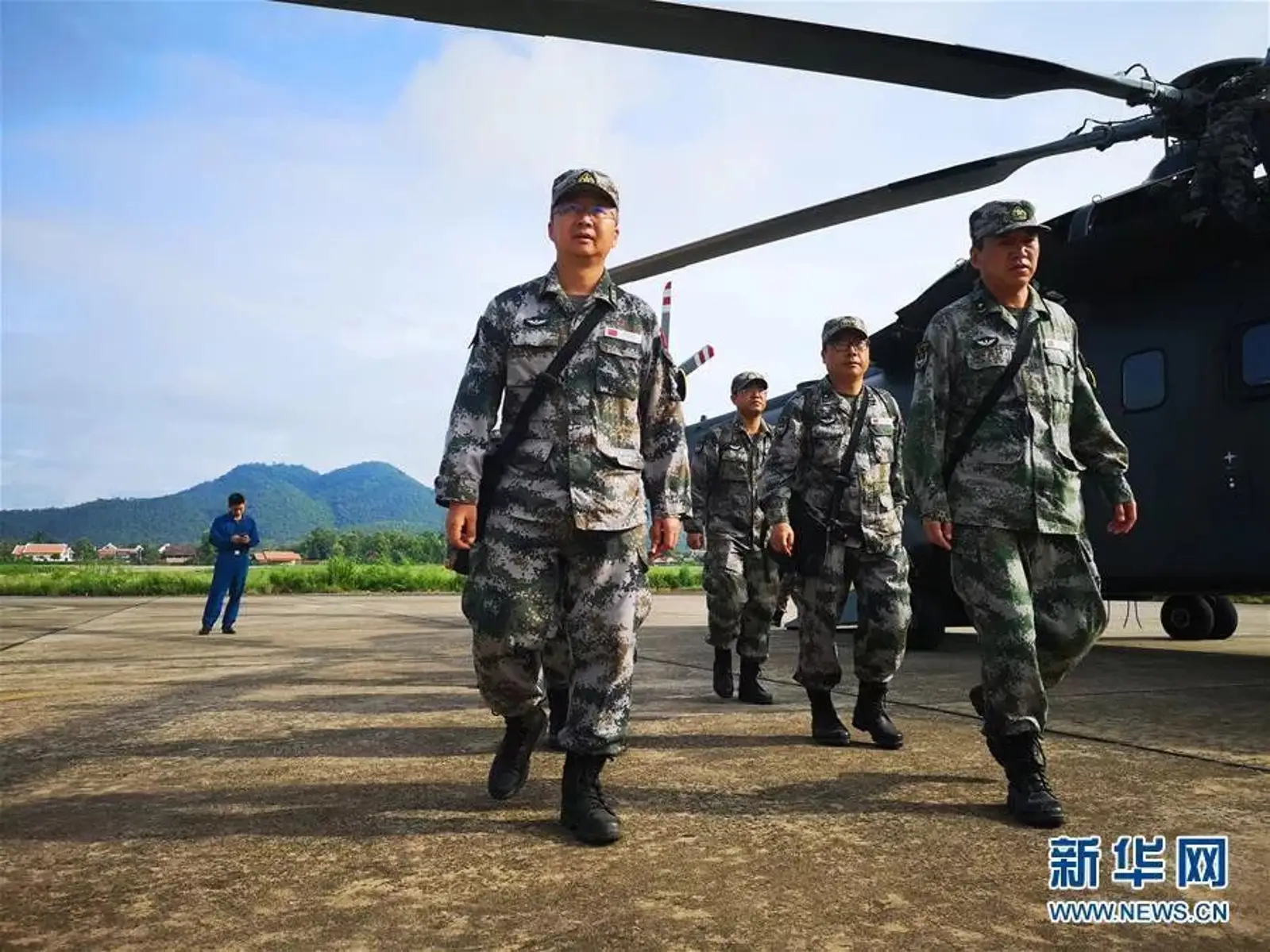 中国游客在老挝遇难当地华人自发参与救援并为受伤者献血