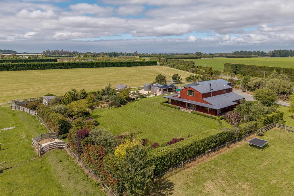 Darfield Modern comfort meets country living