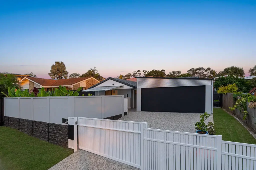 16 Plaza Street, Wynnum West, QLD 4178