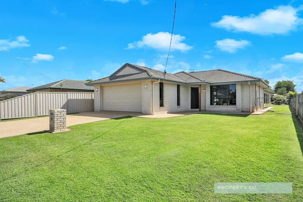 Svensson Heights 4 Bedroom Spacious Family Home with Office, Shed & Side Access on 973m² – Close to Everything!